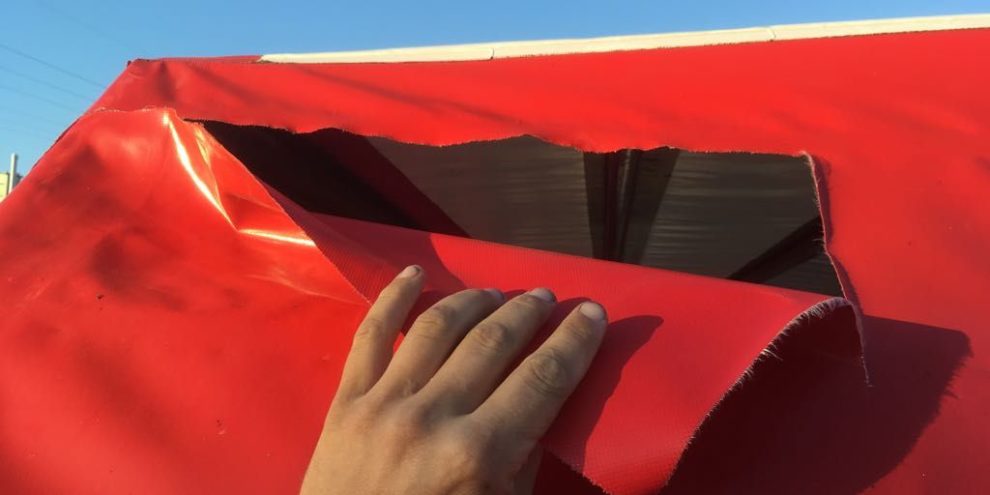 Anhänger,Anhängerplane,Anhängerreperatur, Reperatur von Anhängerplane, Anhängerplanenreperatur, Riss in Anhängerpane, Defekte Anhängerplane,Anhängerplane kaputt